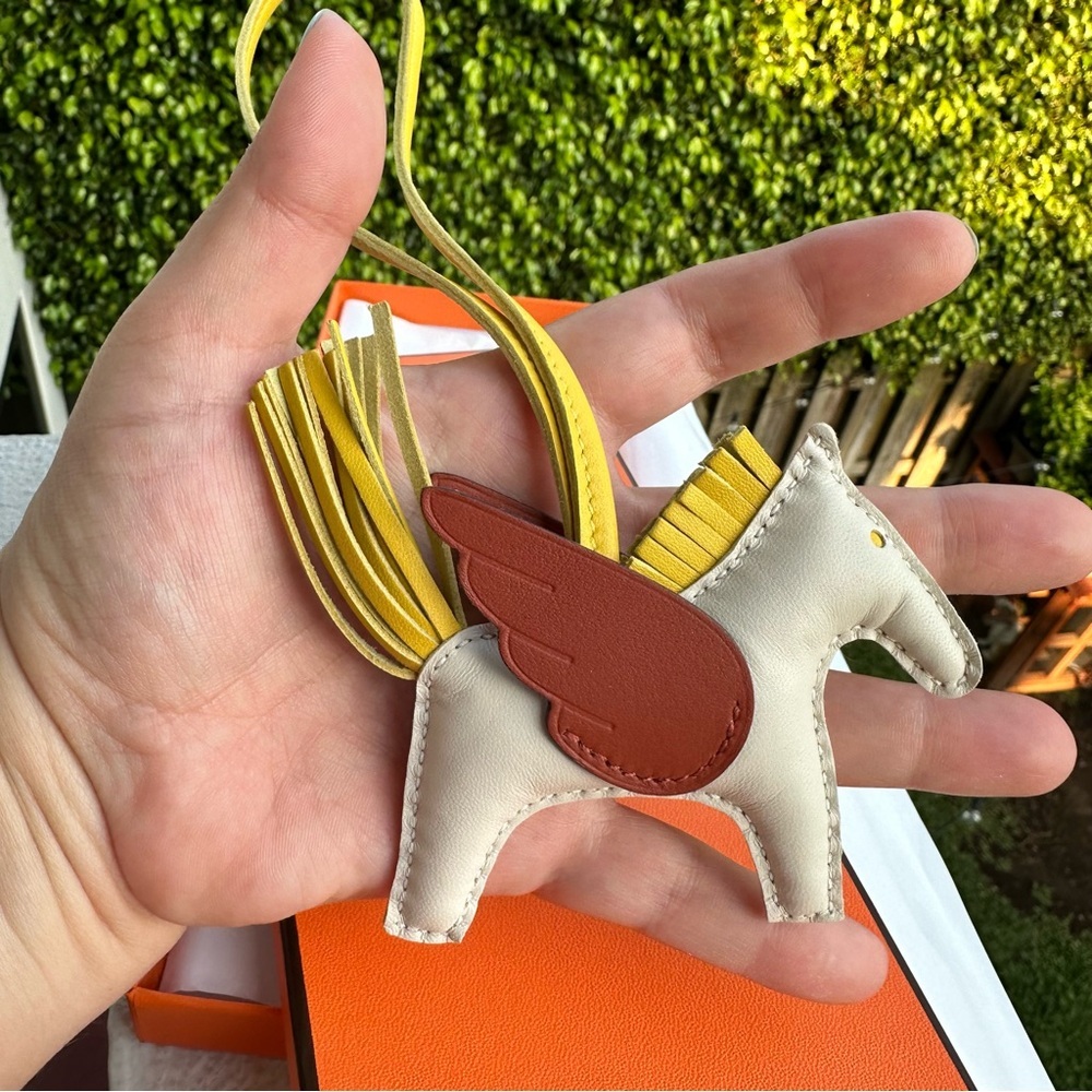 NEW Hermes Rodeo PM Pegase Craie Jaune de Naples Swift Cuivre Leather Bag Charm - Picture 3 of 9